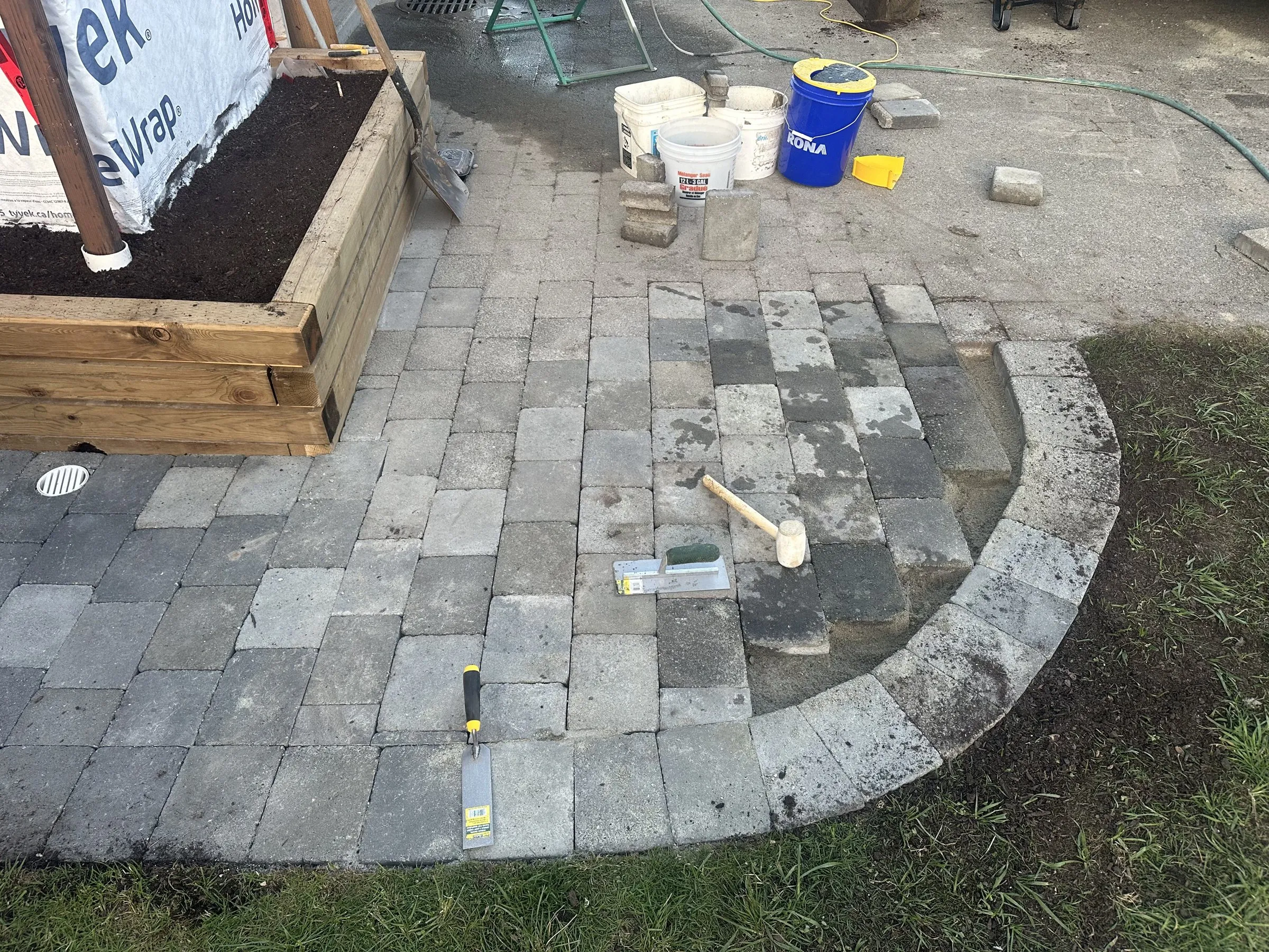 Curved border going in